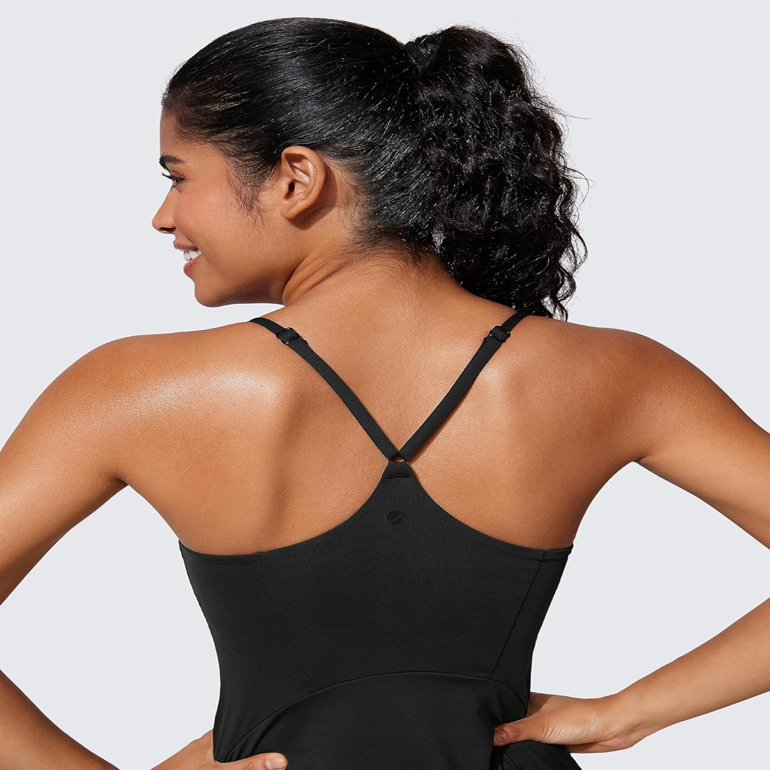 CRZ YOGA Vestido de tenis UPF 50+ para mujer con pantalones cortos y sujetadores incorporados, vestidos deportivos de entrenamiento de golf con bolsillos para Ulti