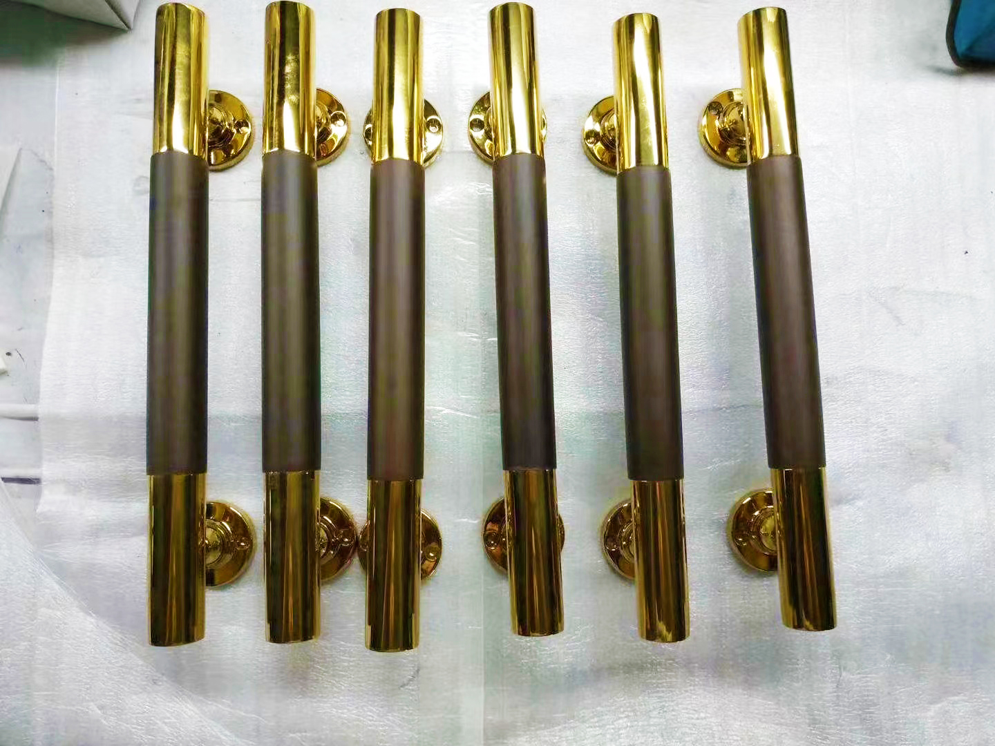 1 styck enkelsidigt beslag gyllene dörrhandtag rostfritt stål plus svart massivt trähandtag entrédörrhandtag pa -377-l300mm