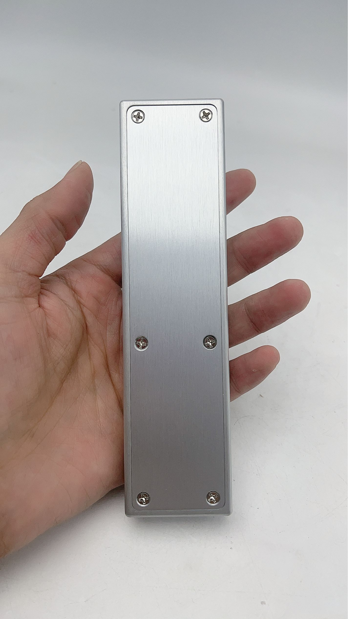 Aluminum alloy material infrared signal learning remote control, 2-button, 3-button layout, simple style, high-end audiophile