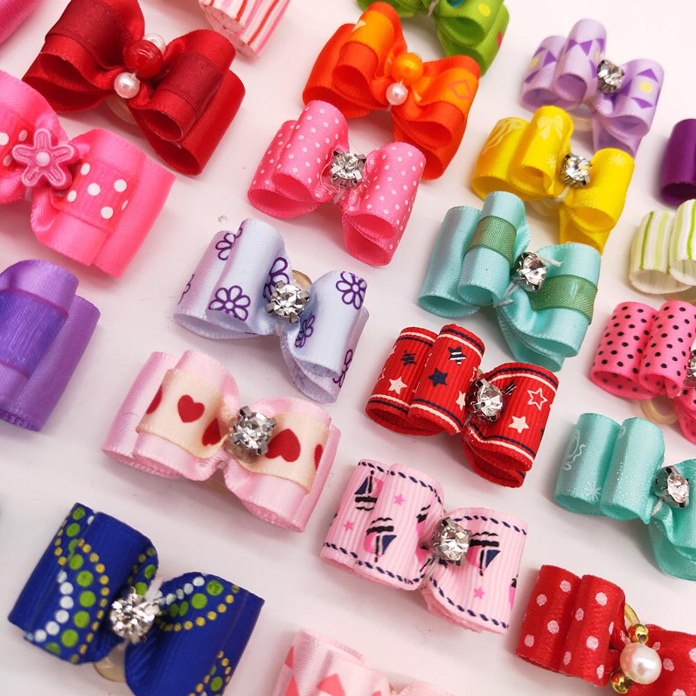 100Pcs Kleine Puppy Hond Kat Haarelastiekjes Met Strass Gemengde Patronen Hond Grooming Accessoires Voor Kleine Honden huisdier Producten