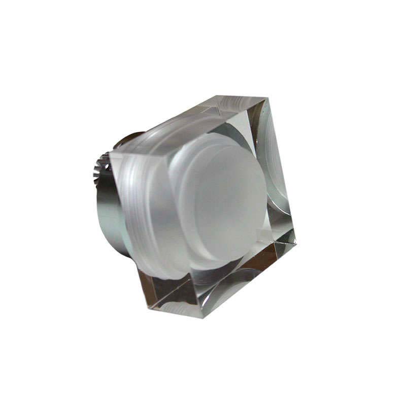 Baliza Led STILL Kvadrata, 4W, Blanco cálido. Mini foco LED con difusor en metacrilato. Ideal para baliza o iluminación con una amplia abertura. Mínimo consumo y mínima emisión de calor. Luminarias led para uso