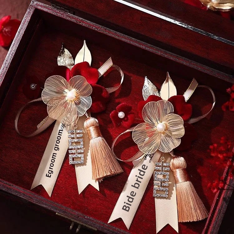 Bröllopsbukett emblem marskalkar och brudtärnor komplett set familj föräldrar gäster kavajslag blommor par exklusiv känsla