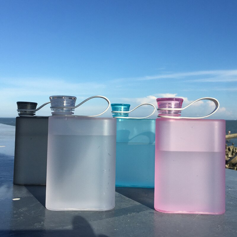 Frostat platt vattenflaska plast bärbar resmugg smal drickvattencykel cykel utomhus sportvattenflaska 400ml