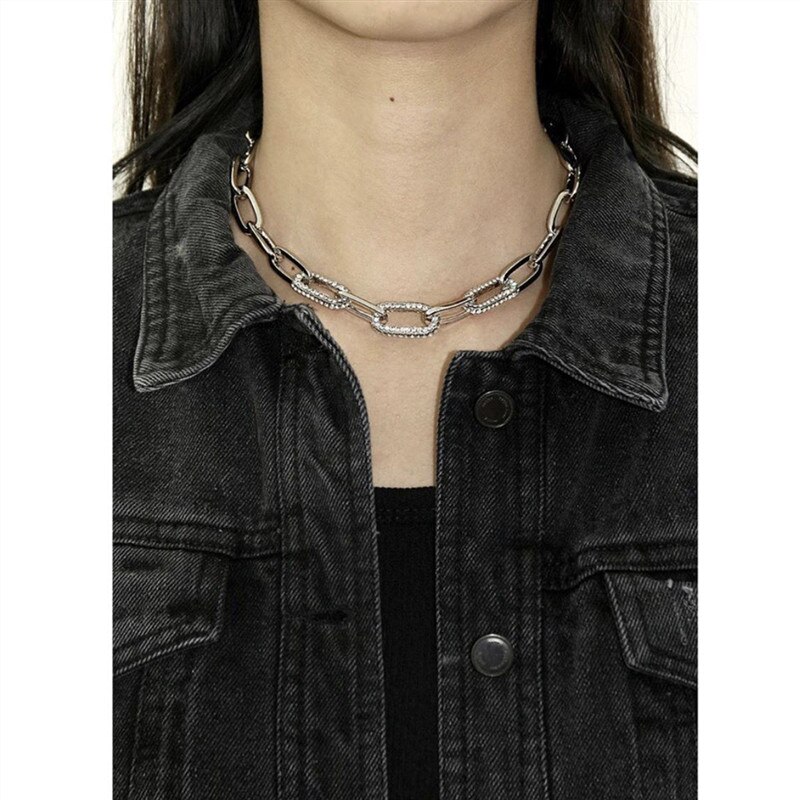 HUANZHI 2020 Nova Moda de Metal Geométrica Cadeia Ampla Flash Rhinestone Punk Clavícula Cadeia Colar De Cor Prata para As Mulheres de Jóias