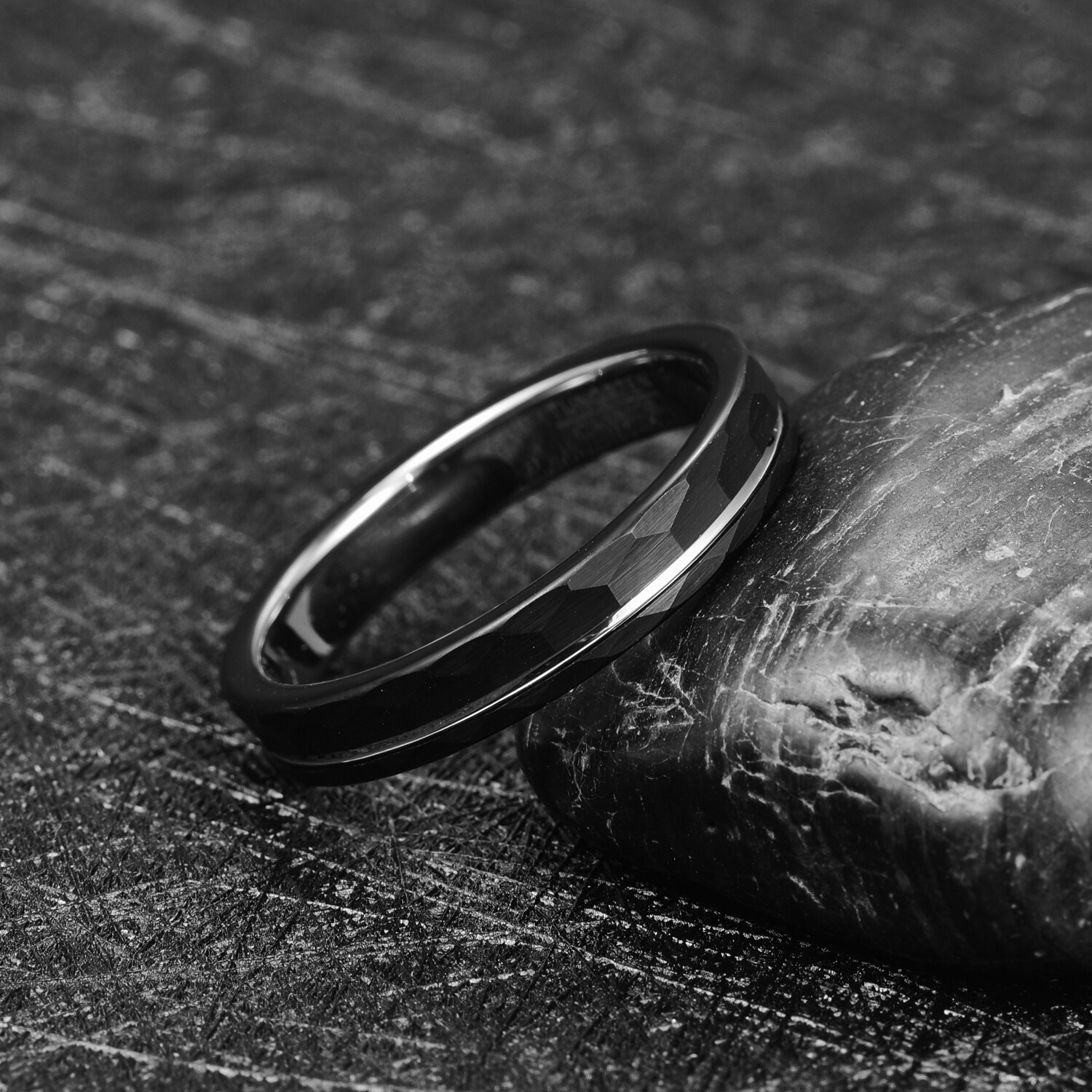 BONLAVIE 4mm Tungsten Carbide Ring Hammered Finish grooved Black Wedding Band for Men Women Comfort Fit Rings Engagement Jewelry