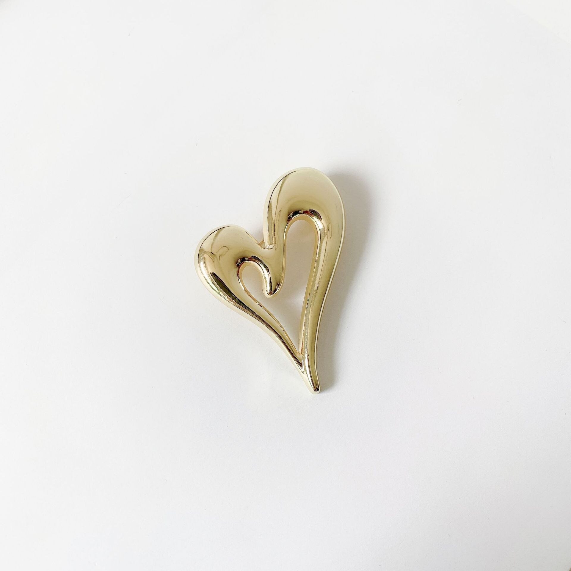 HUANZHI NEUE Metall Silber Farbe glänzend Geometrie Unregelmäßigen Liebe Brosche für Frauen Und Mann Paar Mantel Zubehör Schmuck: A