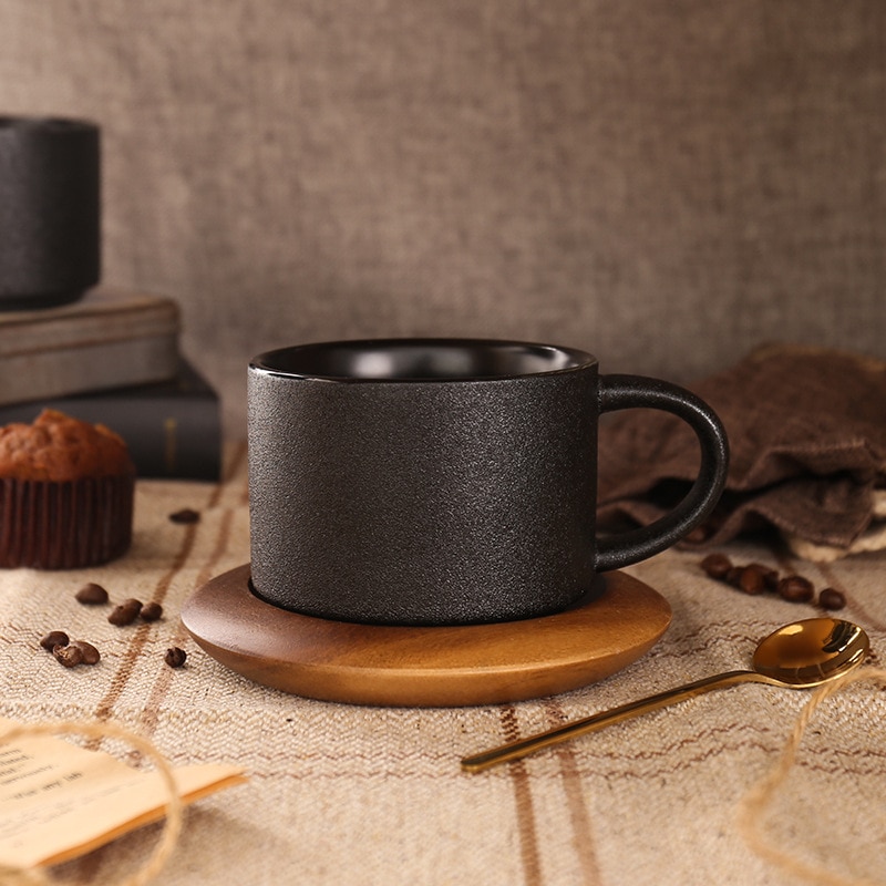 Xinchen Creatieve Licht Luxe Keramische Kopje Koffie Met Base Zwart Frosted Mok Met Lepel Eenvoudige Creatieve Koffie Shop Cup