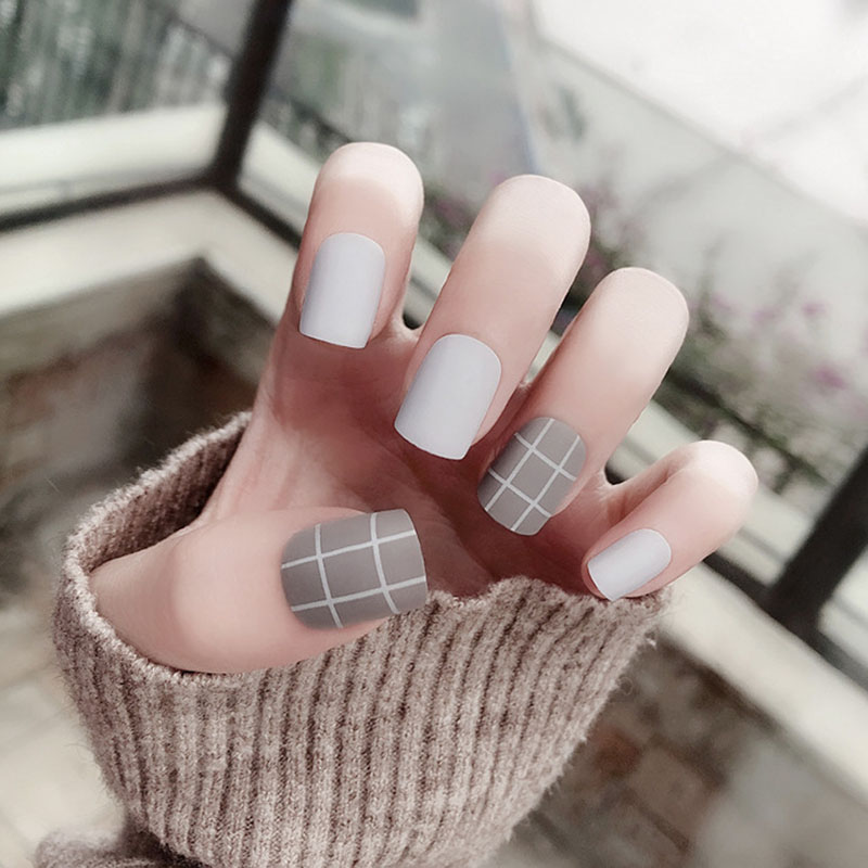 24Stck eins Grau Weiß kurz matt falsche näGel tragbar Volle Abdeckung drücken sie auf nagel acryl nagel produkte mit 2g kleber für mädchen DIY