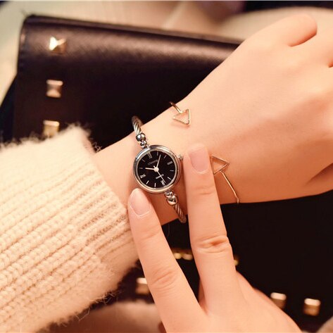Kleine Gouden Armband Luxe Horloges Rvs Retro Dames Quartz Horloges Casual Vrouwen Jurk Horloge: Silver black