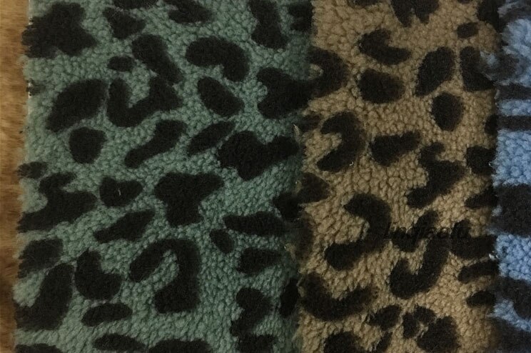 Lagerfortykning lam fløjlsprintet leopardkorngranulat imiteret kashmir stoffrakke plys stof