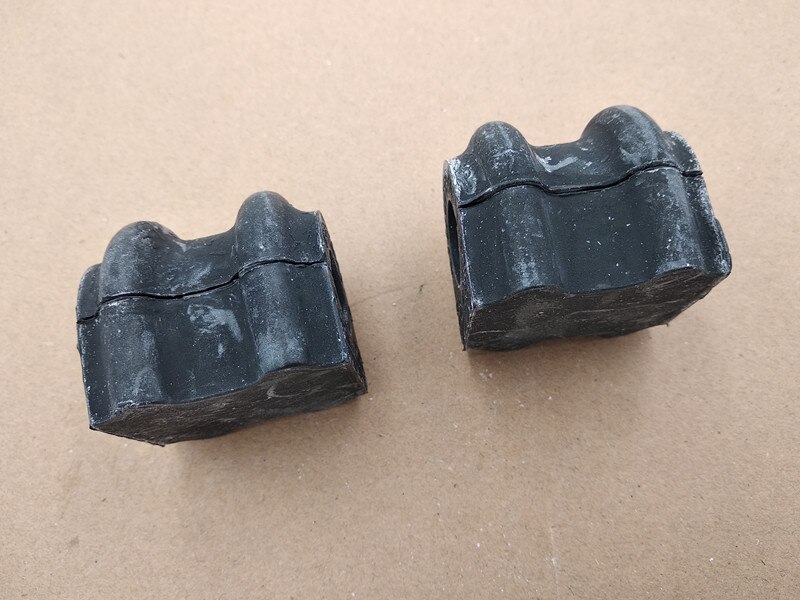 Para hyundai tucson ix IX35 para SPORTAGE buje estabilizador trasero, buje de manga de goma de barra de equilibrio 555132S000. 2 uds