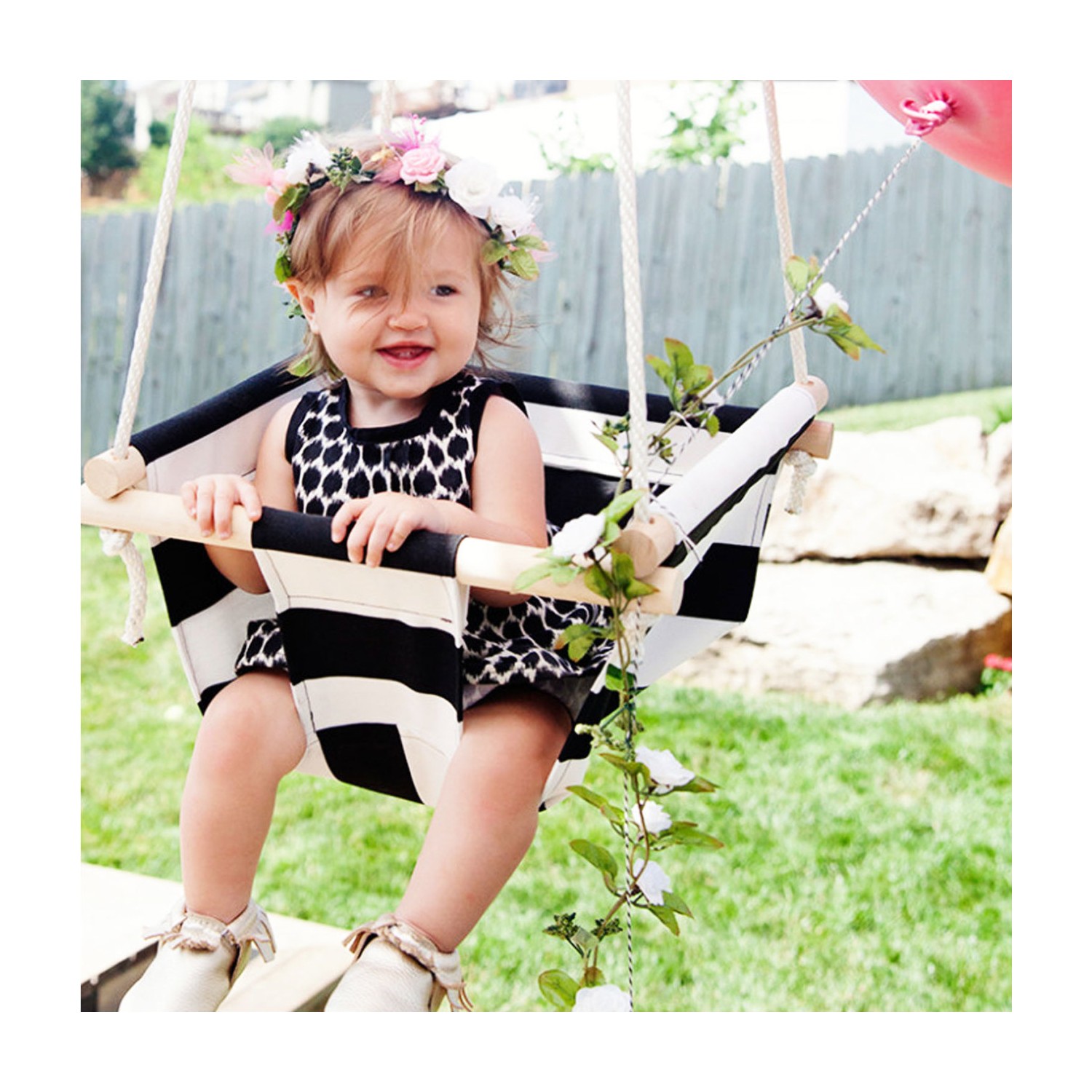 Svava Ahşaplı Baby Swing Turquoise-White Black-White: Black White