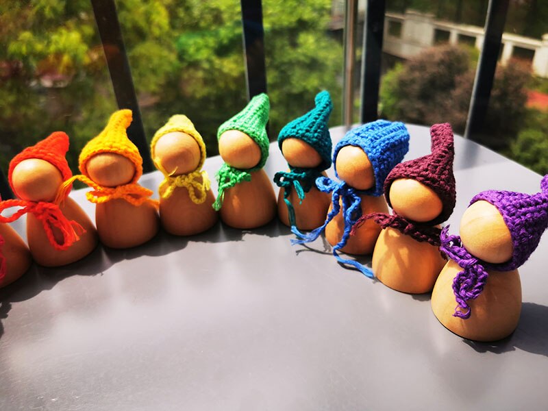 6/12 stücke Häkeln Holz Regenbogen Puppen in Beanies für Pastell Stapelbar Blöcke Holz Natürliche Puppe in Stricken Hut montessori Spielzeug: natural random 6