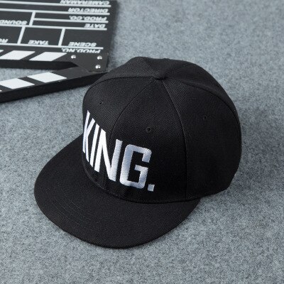 1 stück KÖNIG KÖNIGIN Bestickt Hysterese Kappen Liebhaber Männer Frauen Baseball Kappe Schwarz Hüfte hüpfen Deckel Snapback hüte, chapeau knochen masculino: King brief weiß