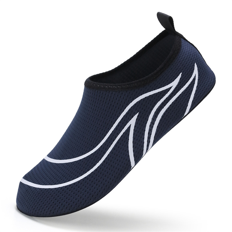 Quick-drying Men Aqua Shoes Summer Lightweight Women's Beach Shoes Soft Couple Water Shoes Flexible Casual Sneakers Anti-slip: wine red / 40