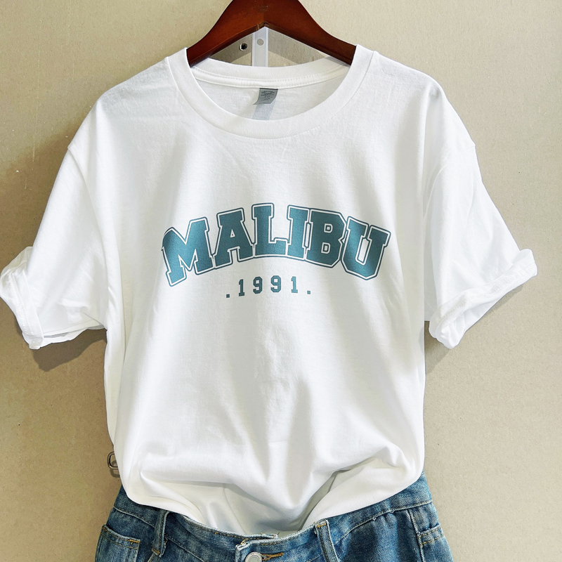 1 st malibu t-shirt dam toppar tecknat tryck o-ringad svart söt avslappnad oversized t-shirt kortärmad t-shirt dam t-shirt: M / Vit