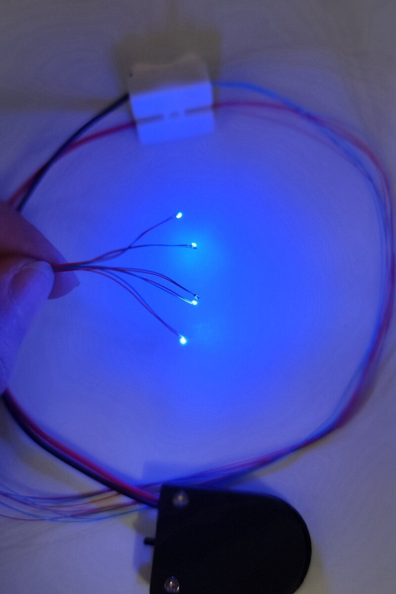 50pcs Pre-wired #0402 Smd Leds,with free Cr2032 3V button battery box,30cm Connection Wires hobby Model Kit for Gundam Lighting: 0402Blue