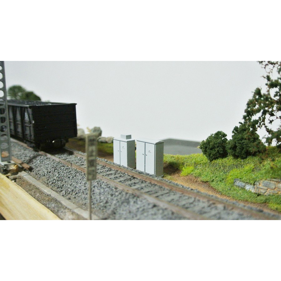 1:87 HO Scale Sand Table Train Model Two-Door Distribution Box Railway Resin Distribution Box - Grey/Light Grey