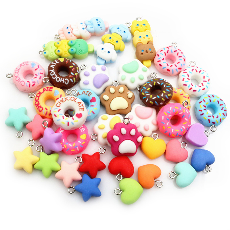 10Pcs colores aleatorios variados estrella corazón pastel amuletos resina brillo lindo collar llavero colgante DIY llavero haciendo Accesorios