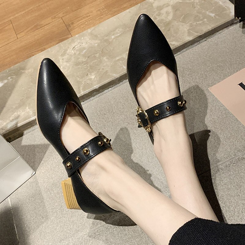 Vårstil kvinnor mary janes skor spetsig tå låga klackar klänning skor nitar pumps kontorsskor zapatos mujer 8013n