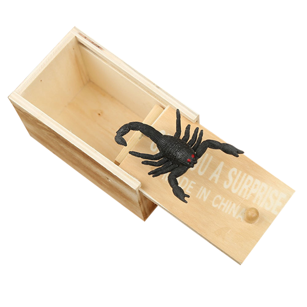Broma de madera Tricky Toy bauble parodia de Halloween divertido Scare inofensivo caja de madera pequeña insecto araña escorpión escalofriante niñas bebé Jok