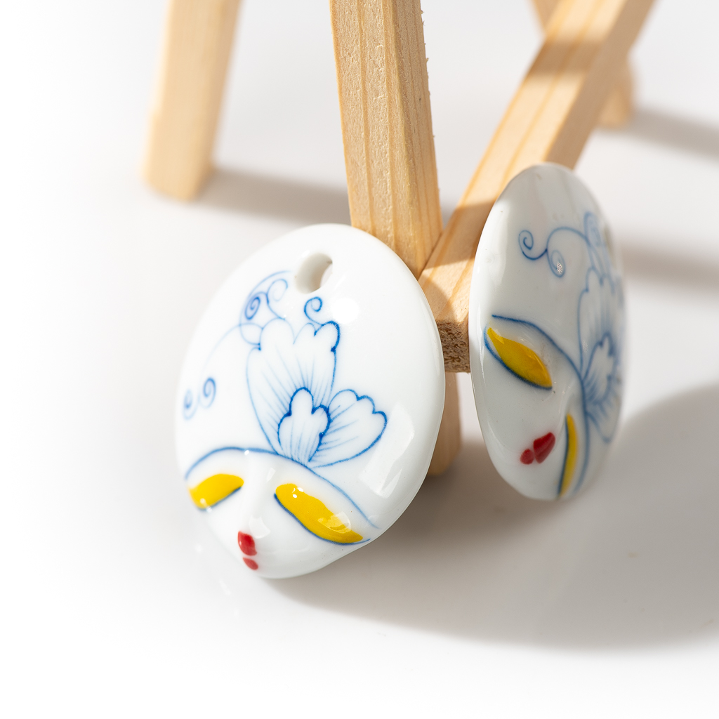 Ciondolo in ceramica per il viso dipinto a mano blu e bianco Vintage ▾ porcellana bianca ad alta temperatura accessori fai da te perline Z015