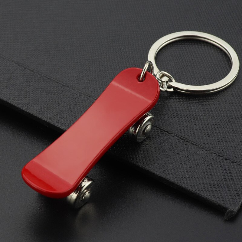 LLavero de Metal para parejas, accesorio para llaves de patines de dibujos animados, patinaje sobre ruedas, de , de , 10 unids/lote: red