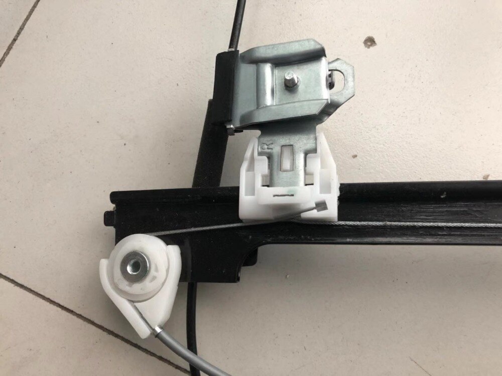 Window regulator bracket Left Right side Front Rear for Chinese SAIC ROEWE 550 MG6 Auto car motor parts 10033307