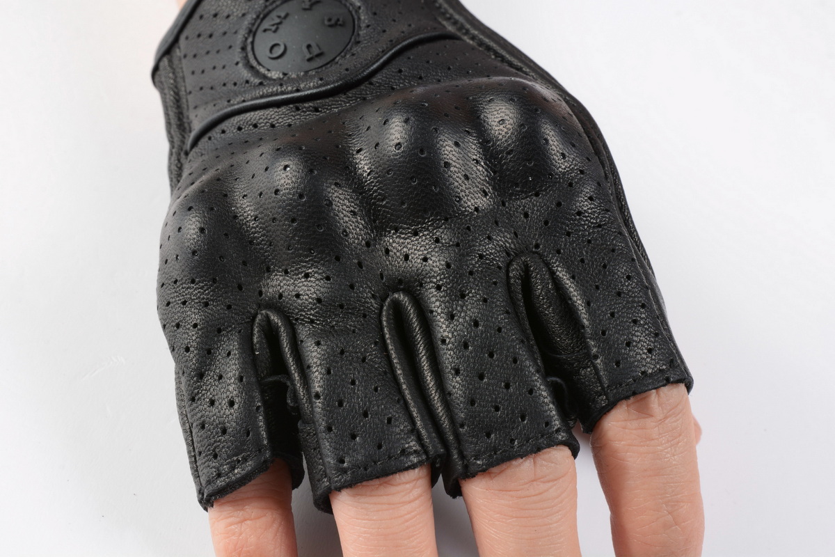 Guantes de moto de medio dedo de verano, guantes sin dedos de cuero negro Retro perforados para motocicleta, guantes sin dedos para Motocross, guantes de montar para hombres y mujeres