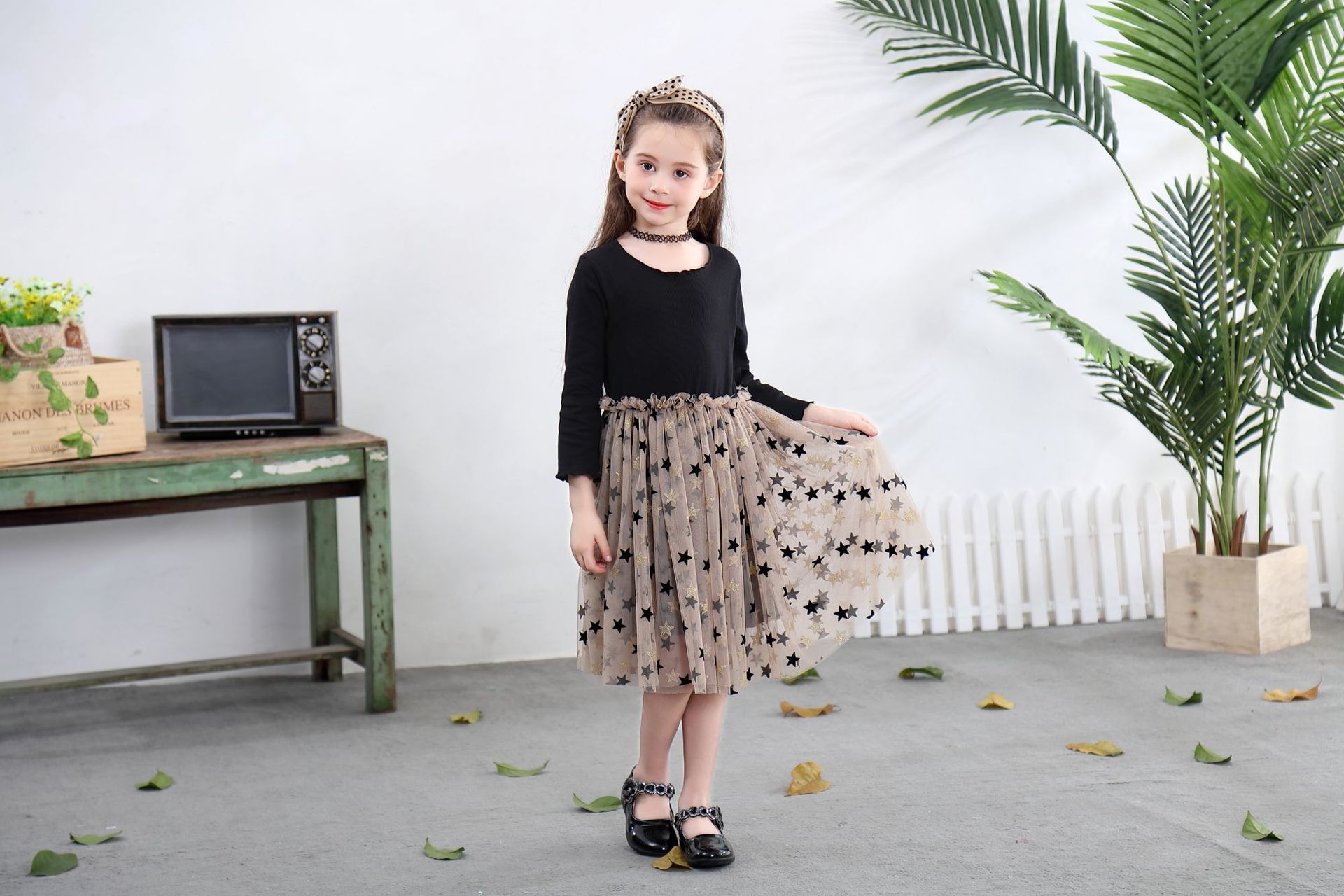 Winter Autumn Girls Dress Long Sleeve Flare Sleeve Solid Black Red Dress Star Shiny Dress For Girls Baby Clohting