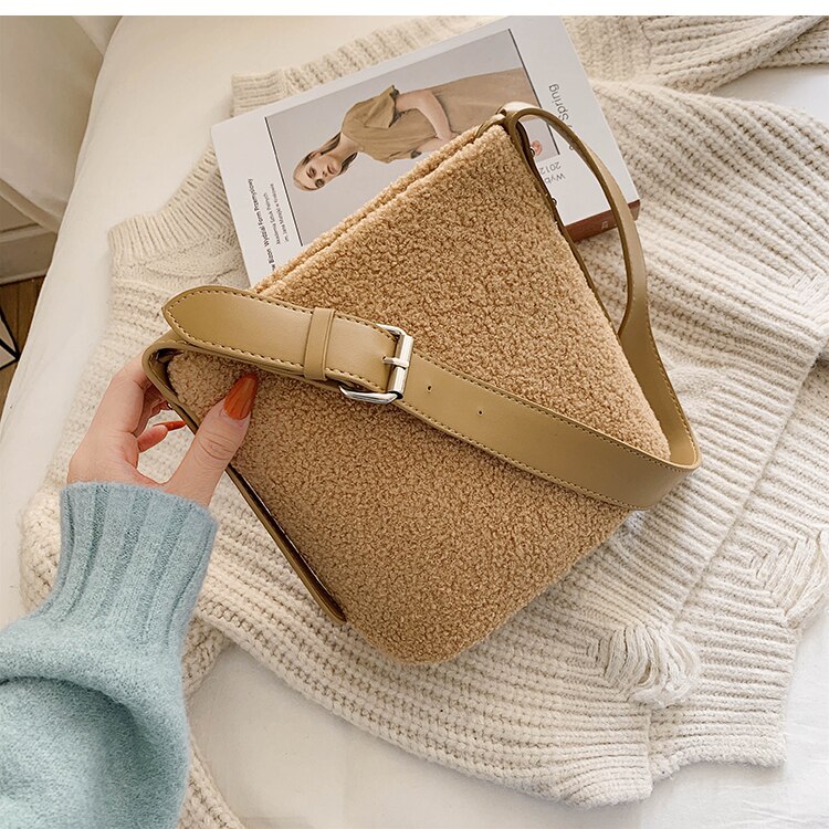 Niche Lamb Plush Handbags Autumn/winter All-match Ins Shoulder Underarm Bag Bucket Bag Tote Bag Width: 20cm: Khaki