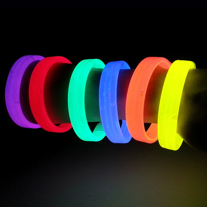 1pc Lichtgevende Kleurrijke Fluoresceren Armband Kinderspeelgoed Flash LED Cartoon Verlichting Glow In The Dark Kids Speelgoed voor Kinderen