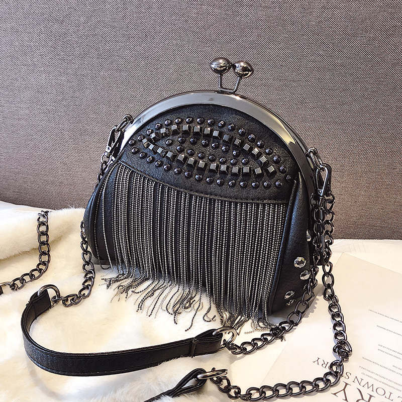 Gykaeo Luxe Handtassen Vrouwen Tassen Punk Stijl Kettingen Schoudertas Dames Kleine Klinknagel Kwastje Cross Body Bag Sac Een belangrijkste: Default Title