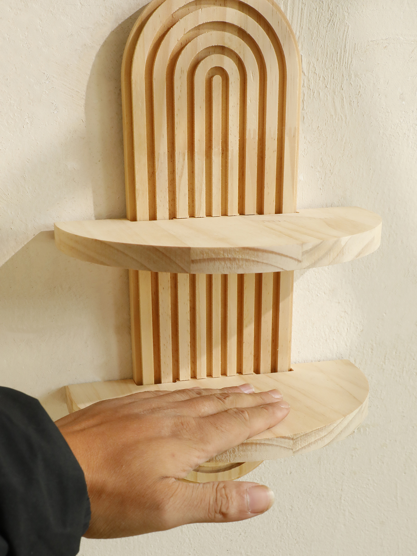 Estantes de pared de madera estilo boho de 2 niveles: estantes geométricos montados en la pared, acabado de madera natural, decoración moderna para el hogar, decoración de plantas