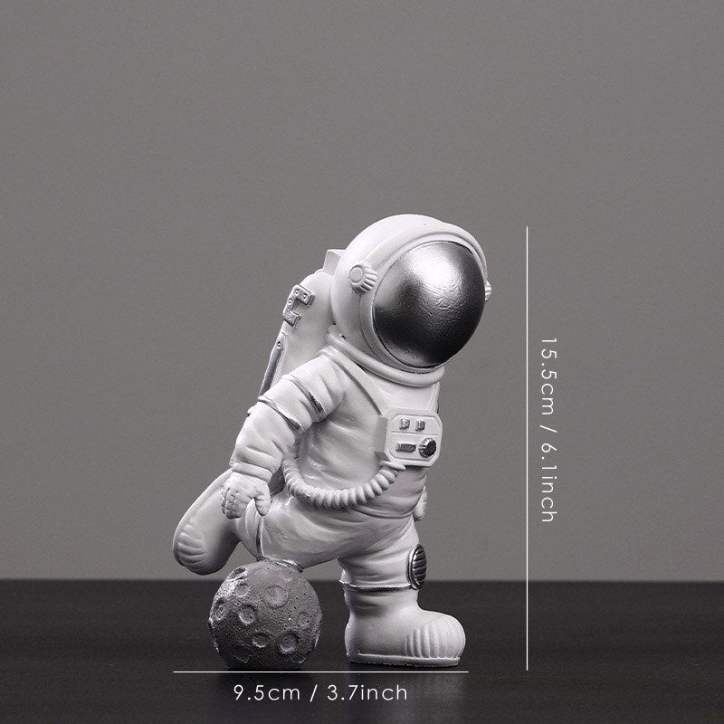 Resin Astronaut Figurines Spaceman With Moon Sculpture Decorative Miniatures Cosmonaut Statues For Man & Boyfriend: D