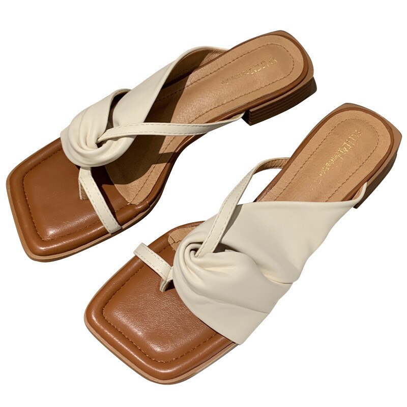 chaussures pour femmes d'été et sandales talons épais et talons bas croix match couleur chaussures plates et sandales en stock