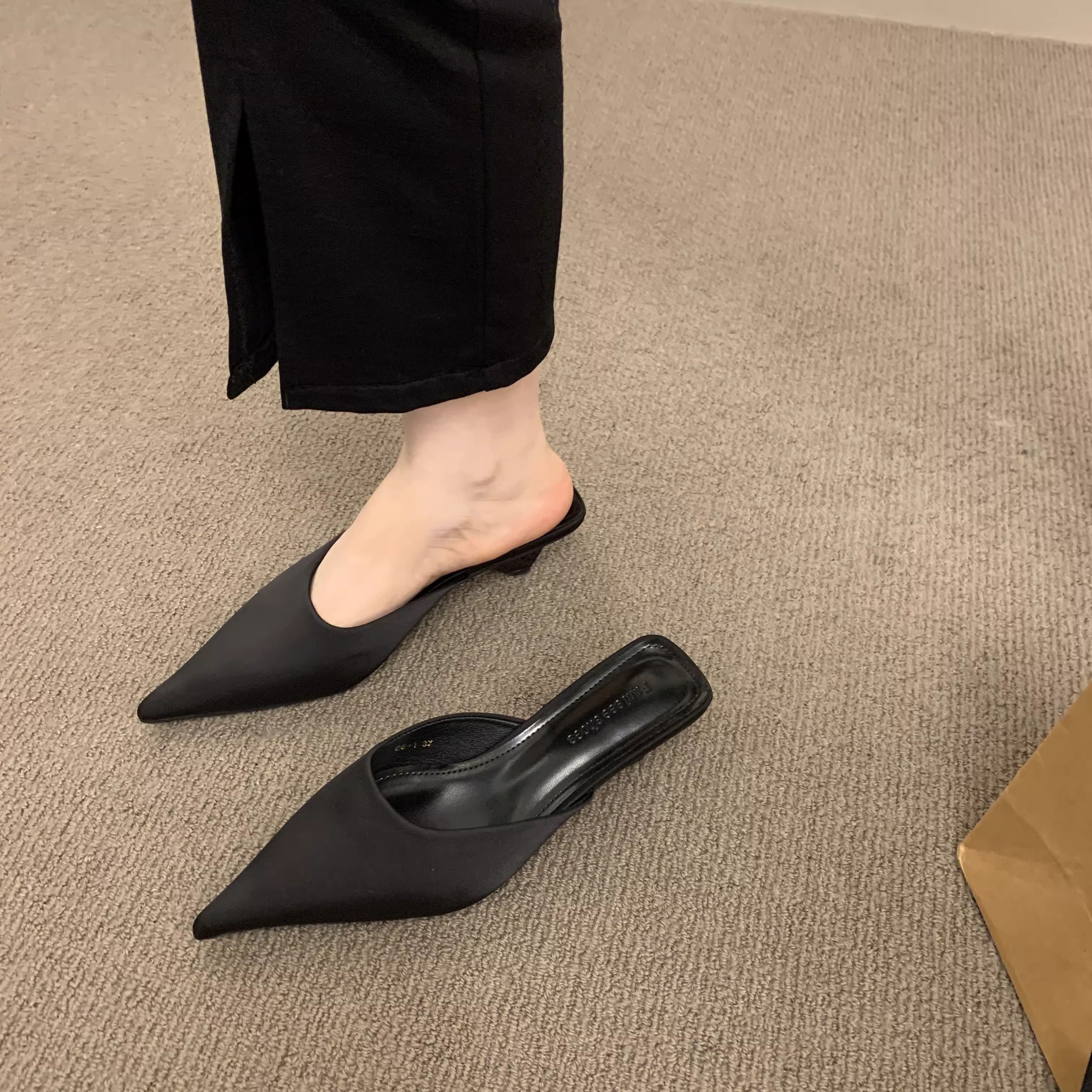 2024 Lente Puntige Neus Vrouwen Muiltjes Slipper Mode Candy Kleur Dames Elegante Jurk Sandaal Vierkant Lage Hak Slip Op Dia 'S Schoenen: Black / 41