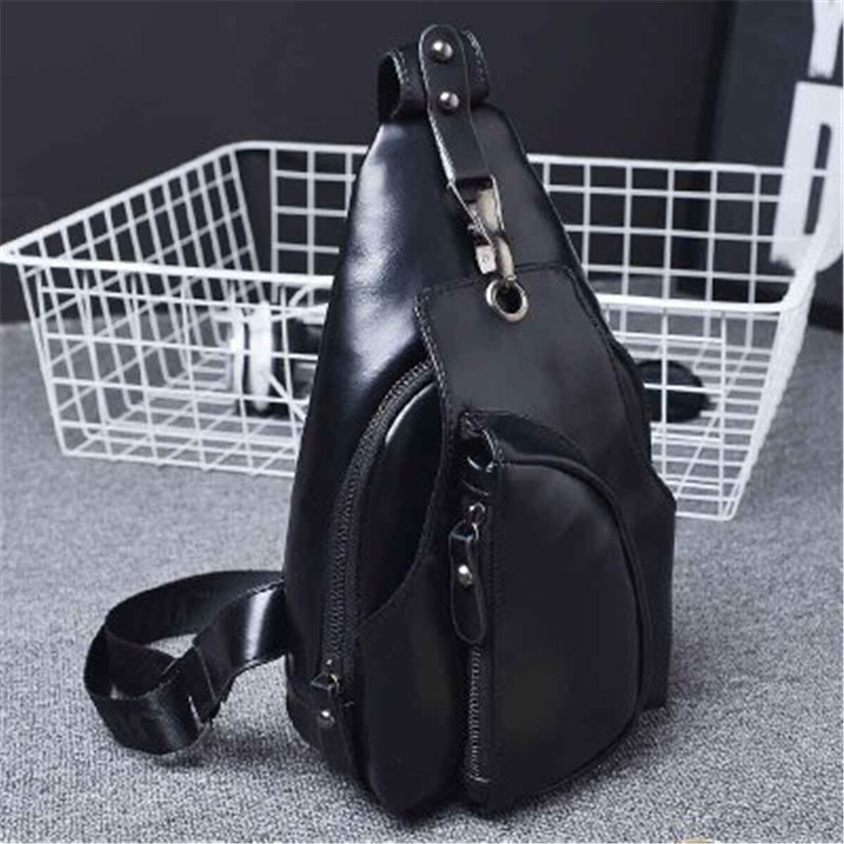 Handbag For Men's Chest Bag Men Leather Chest Pack Leather Backbag With Headphone Functional Travel Organizer Male Sling Bag: black