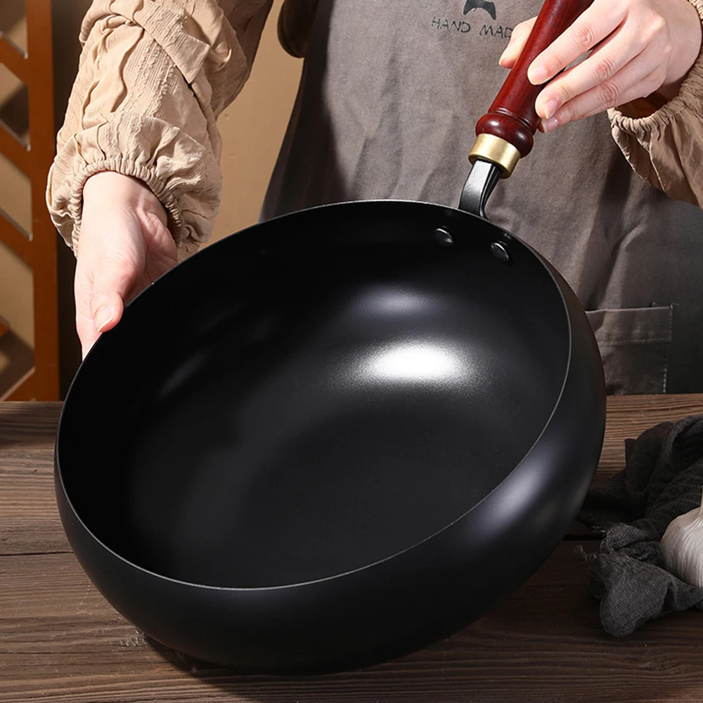 24cm/28cm Uncoated Pot Non - stick Wok Hand-made Iron Pot with Wooden Lid Cooking Pan for Induction Electric Gas All Stoves