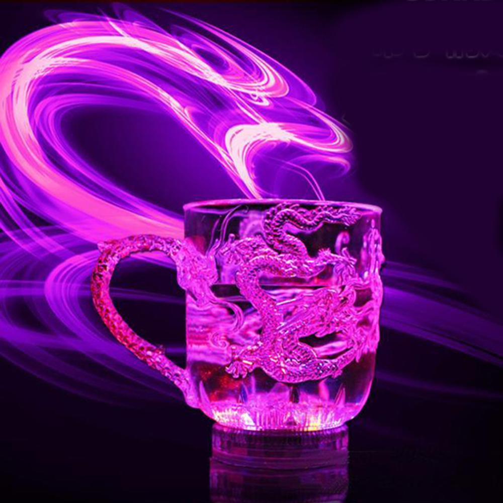 Tasse lumineuse colorée allumant la tasse de Flash d'induction liquide de tasses de thé d'eau pour la décoration de mariage de partie tasse en verre de vin de thé Cup0