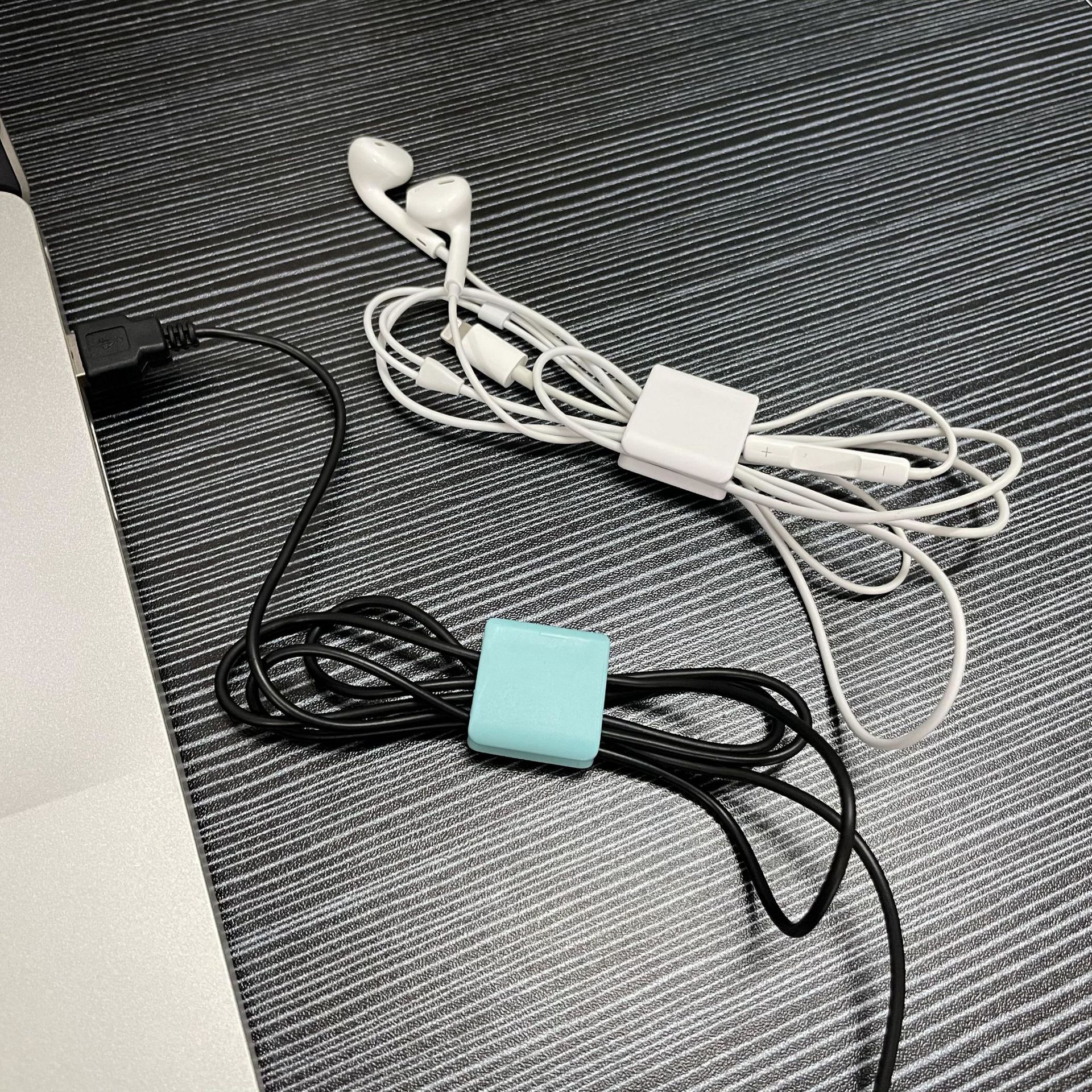 Wielofunkcyjny nawijak na kabel do telefonu stacjonarnego Klips do słuchawek Ładowarka Organizator Zarządzanie przewodem Mocowanie biurowa silikonowa klamra do nawijania
