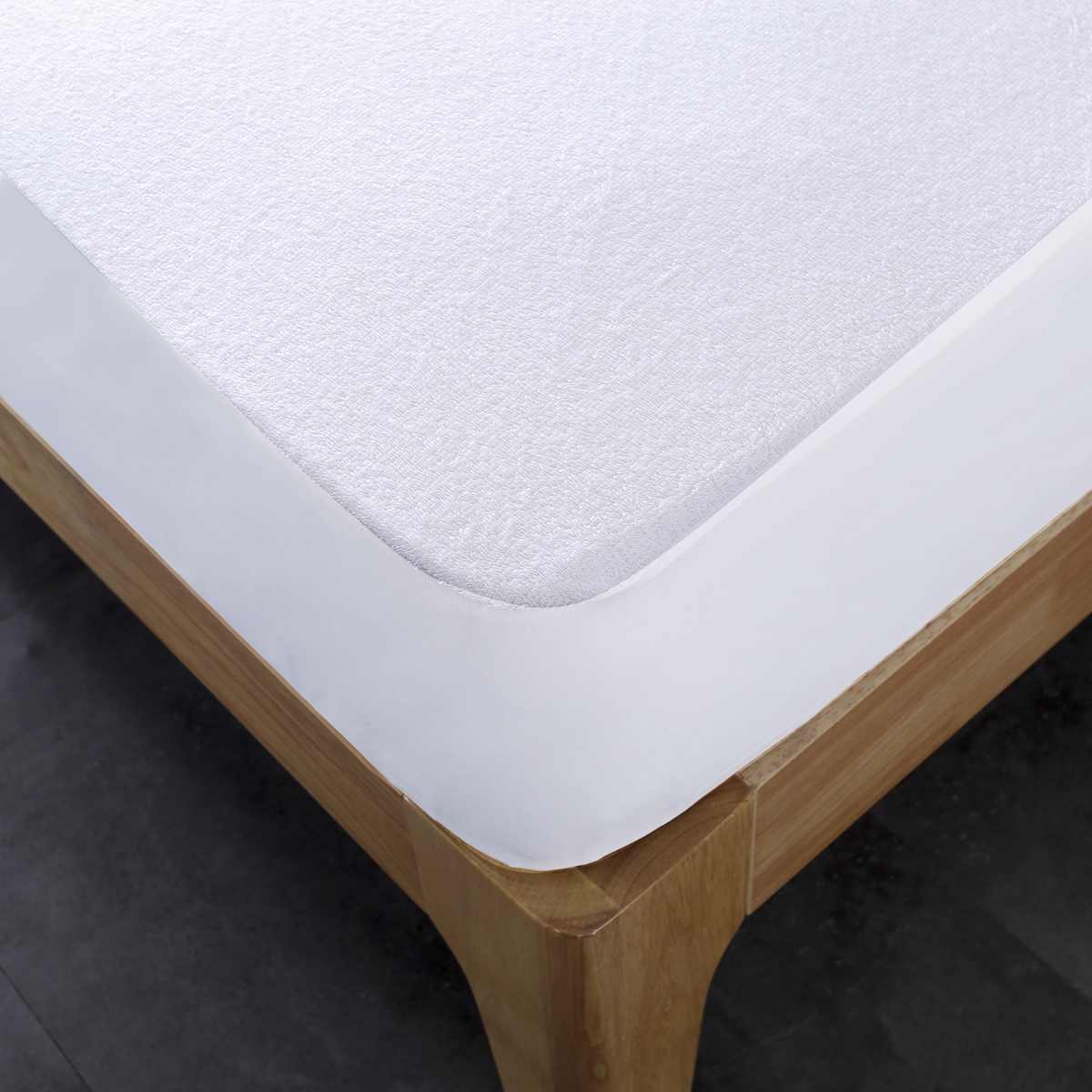 Waterproof and Stain Resistant Mattress Protector Bed Bug Proof Washable Hypoallergenic Mattress Covers White package edge