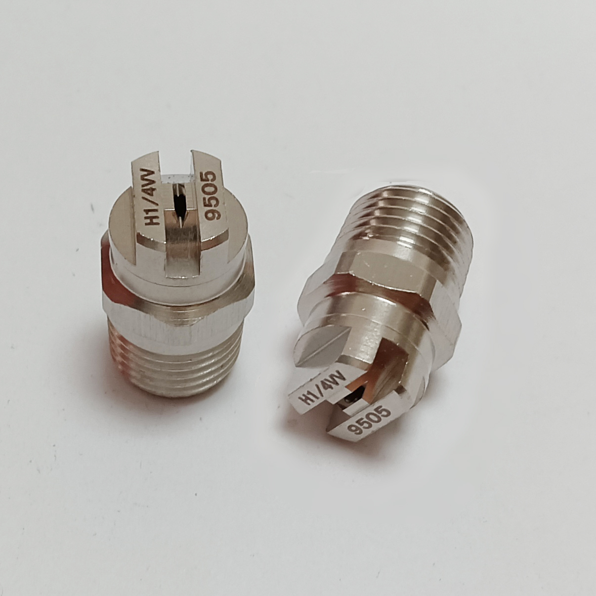 1/4 "stainless steel flat fan cleaning nozzle with spary angle of 80/90 degrees.