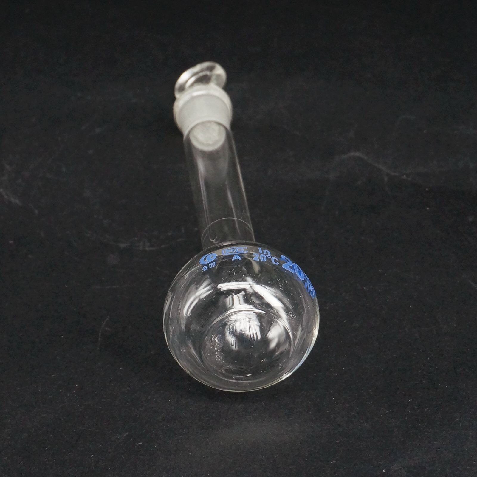 20ml graduou o balão volumétrico líquido de vidro labgiratório com rolha de vidro
