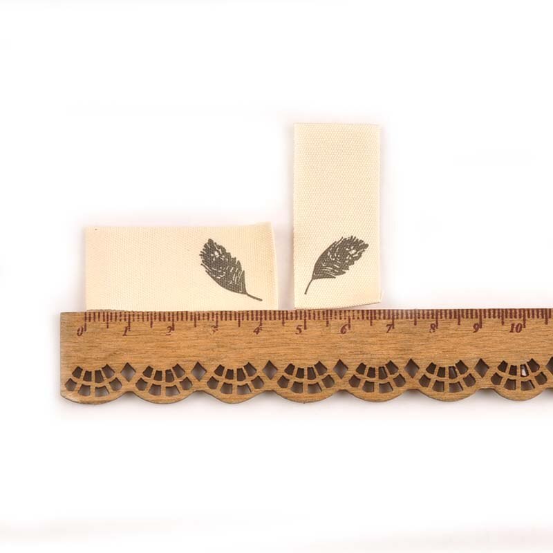 50 Uds Beige impreso tela de algodón de tejido carta etiquetas para coser etiquetas de prendas de hecho a mano etiquetas para Ropa Accesorios de artesanía para manualidades mezcla