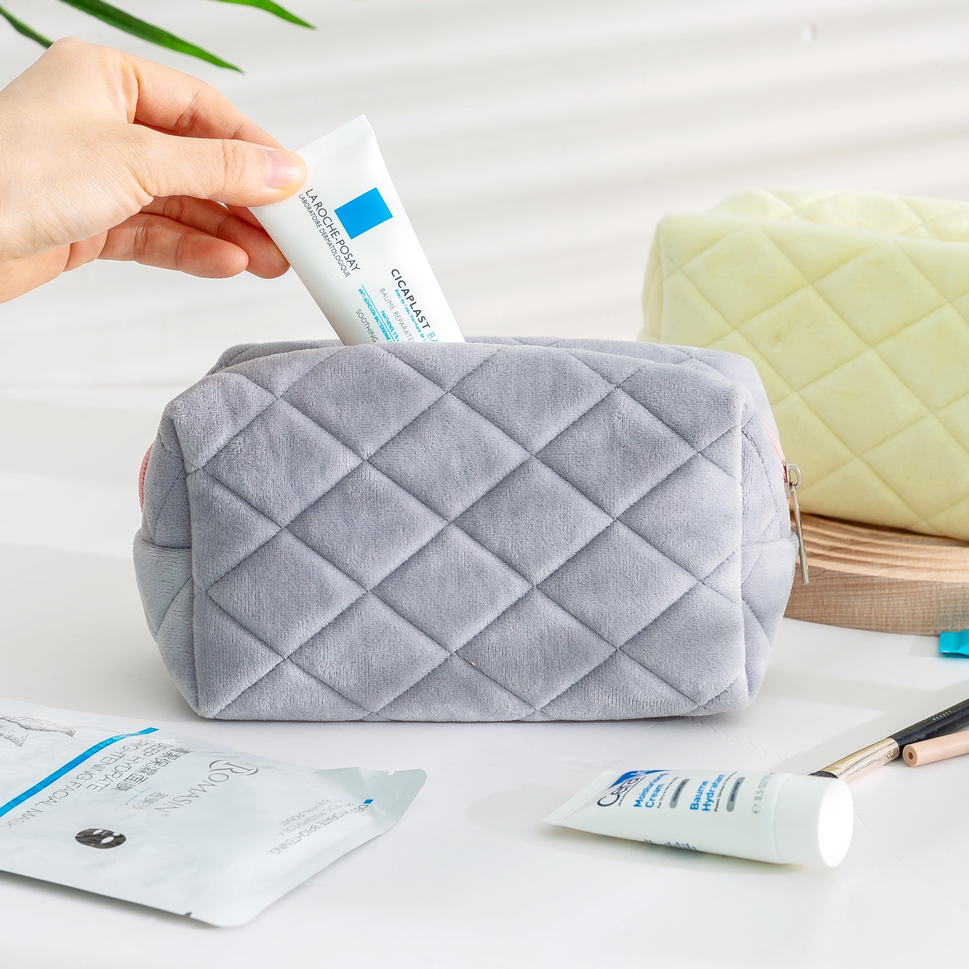 Custodia cosmetica in velluto borsa per cuscino morbida di grande capacità borsa per custodia portatile per ragazze custodia per matita per studenti griglia per cancelleria