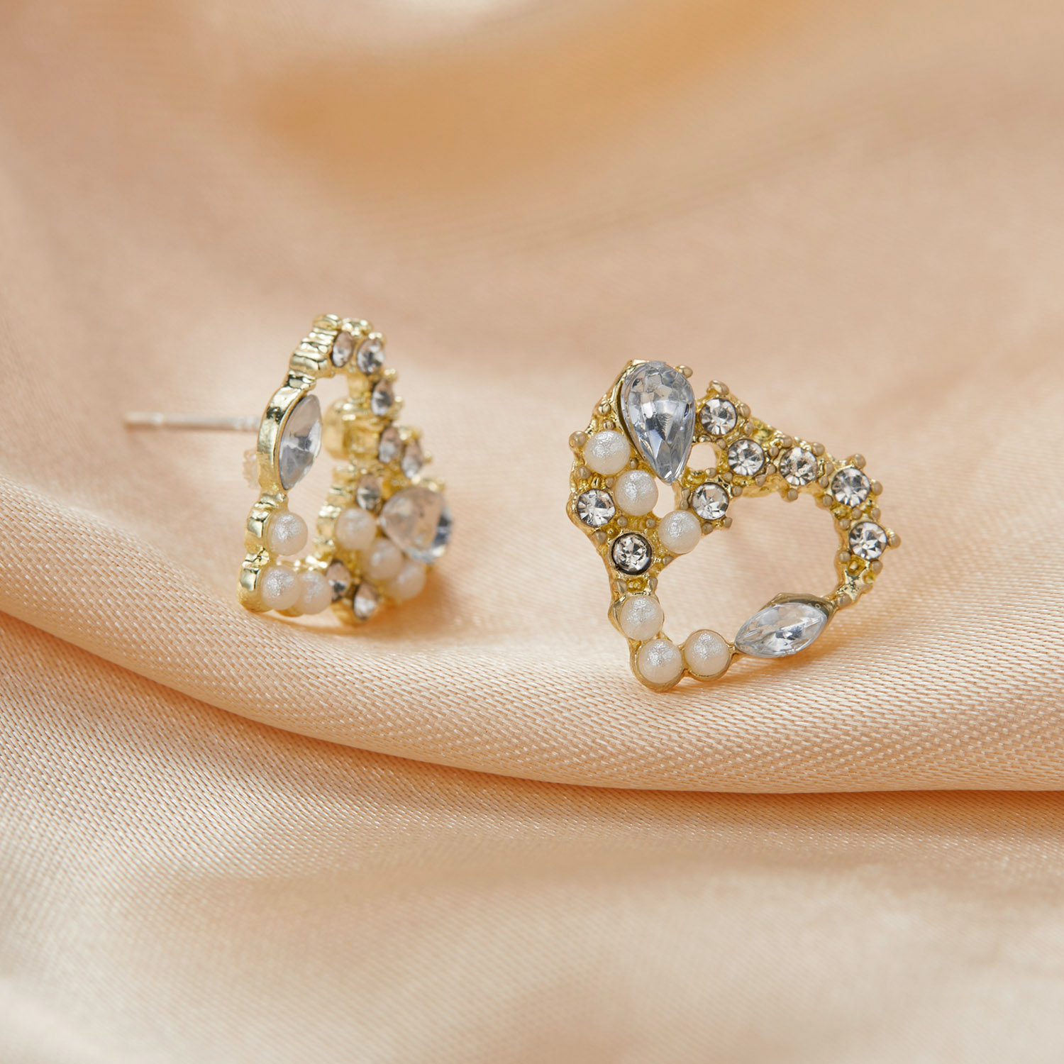 Eenvoudige Imitatie Parel Liefde Hart Oorbellen Voor Vrouwelijke Temperament Stud Oorbellen 2024 Trendy Elegante Mode Bruiloft Sieraden