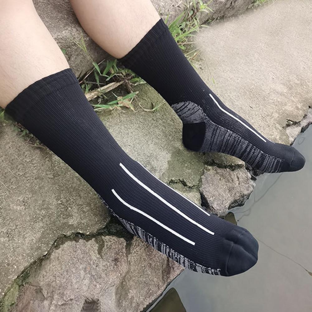 1 Pair Wading Socks Comfortable Waterproof Socks Elastic Cozy Women Men Winter Warm Mid-Tube Socks for Climbing