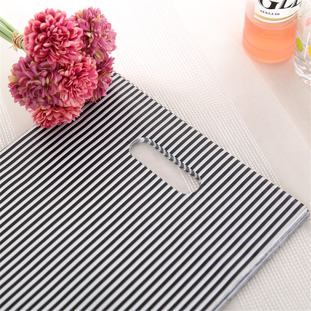 100 unids/pack bolsas de plástico blanco y negro de Rayas Boutique paquete para boda de 15*20CM