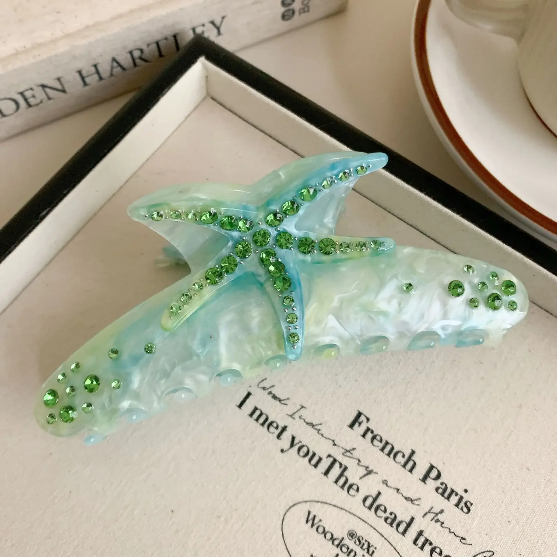 YHJ-garra para el pelo de estrella de mar para mujer, pinza para el pelo de acetato con diamantes de imitación, joyería de vacaciones, pinzas para el pelo, accesorios para el cabello: Blanco